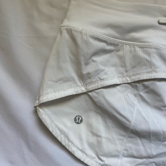 TWO Lululemon Athletica - Speed Up Low-Rise Lined Short 2.5". Size 8. - Picture 9 of 9